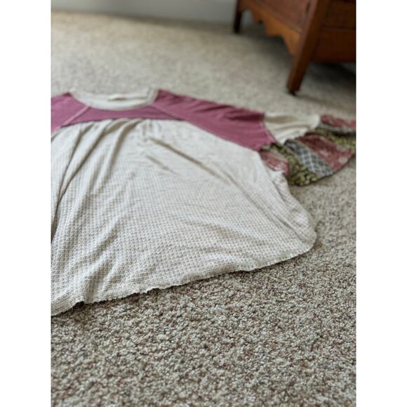 Altar'd State Patchwork sleeve blouse/shirt, size Medium - Picture 5 of 7